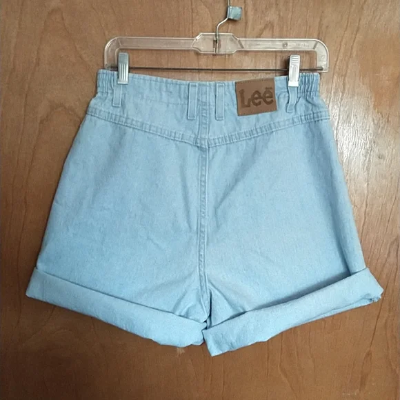 Lee ladies light wash shorts NWOT size 10 M. - Picture 10 of 15